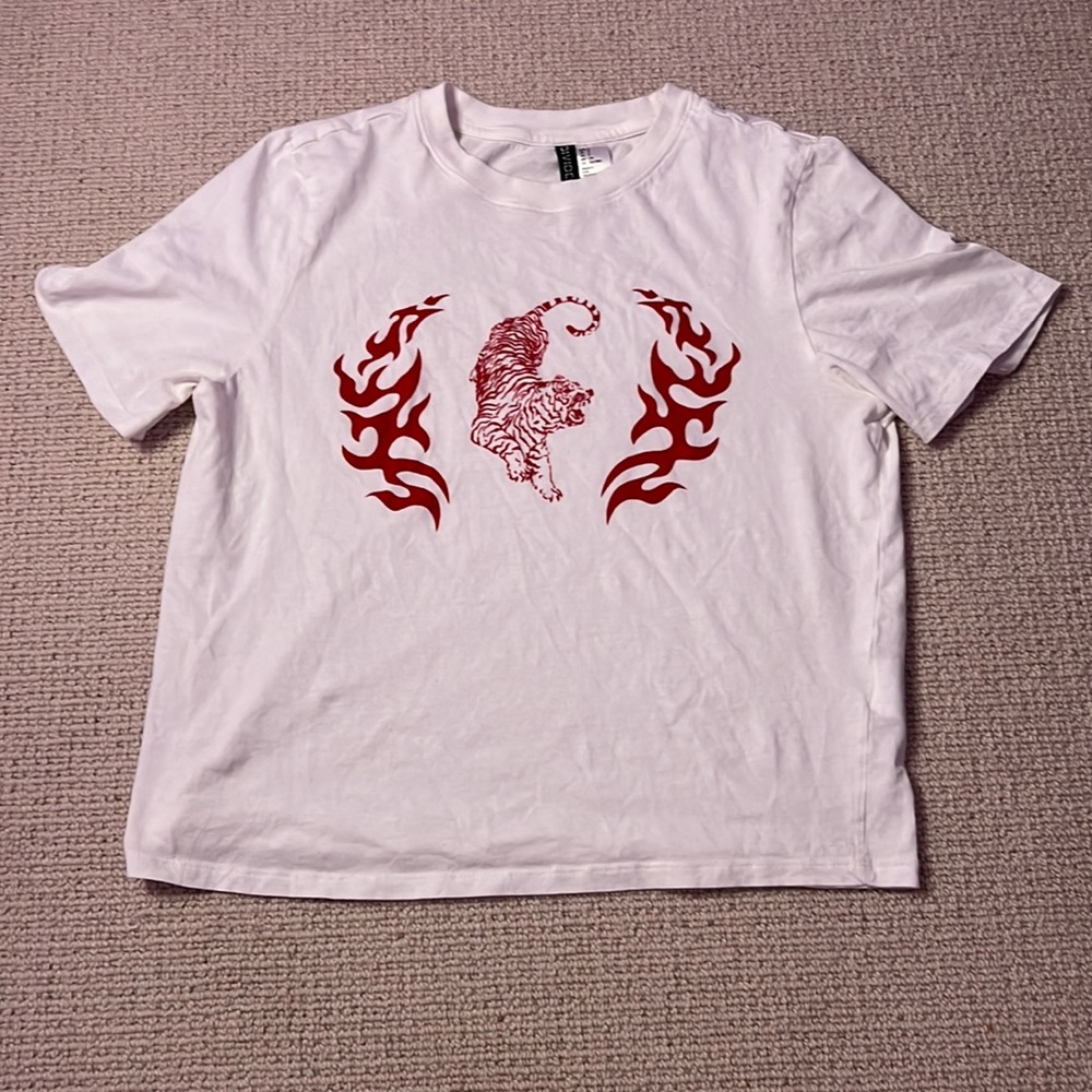 White t-shirt with red design